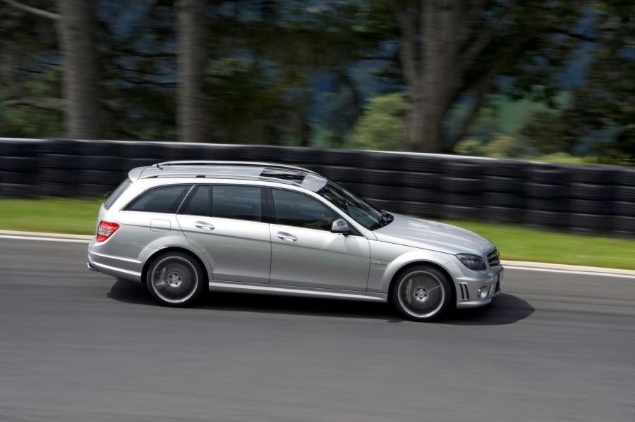  Mercedes-Benz C63 AMG Estate 2007 года  (фото 10 из 14)